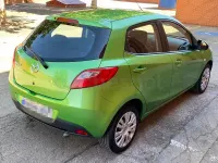 Usado Mazda 2 Active 68 CV (50 kW) 2009 Verde Utilitario