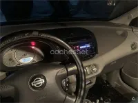 Usado Nissan Almera Tino 114 CV (83 kW) 2001 Gris / plata Monovolumen