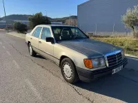 Usado Mercedes 200 179 CV (131 kW) 1985 Beige Berlina
