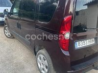 Usado Fiat Doblò Emotion 105 CV (77 kW) 2013 Granate Monovolumen