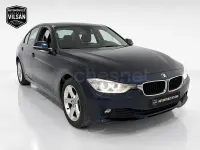 Usado BMW 318 143 CV (105 kW) 2015 Azul Berlina