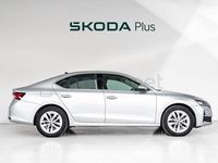 Usado Skoda Octavia Selection 116 CV (85 kW) 2024 Gris plata Berlina