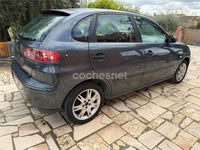 Usado Seat Ibiza 100 CV (73 kW) 2004 Gris / plata Utilitario
