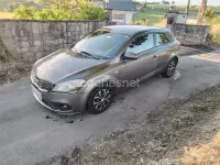 Usado Kia Ceed 105 CV (77 kW) 2011 Gris / plata Utilitario