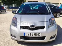 Usado Toyota Yaris Active 101 CV (74 kW) 2009 Gris / plata Utilitario