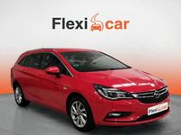 Usado Opel Astra Selective 110 CV (80 kW) 2019 Rojo Familiar