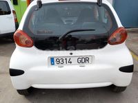Usado Toyota Aygo 54 CV (39 kW) 2008 Blanco Utilitario