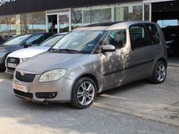 Usado Skoda Roomster Fun 105 CV (77 kW) 2008 Gris Monovolumen