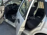 Usado Ford Focus Trend 115 CV (84 kW) 2003 Gris / plata Berlina