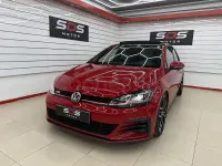 Usado VW Golf VII R 310 CV (228 kW) 2017 Rojo Familiar