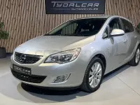 Usado Opel Astra Cosmo 110 CV (80 kW) 2011 Gris / plata Berlina