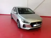Usado Hyundai i30 110 CV (80 kW) 2017 Gris Berlina