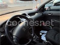 Usado Peugeot 206 90 CV (66 kW) 2005 Azul Berlina