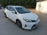 Usado Toyota Auris Active 124 CV (91 kW) 2015 Blanco Berlina