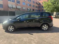 Usado Peugeot 5008 Active 112 CV (82 kW) 2011 Negro Monovolumen