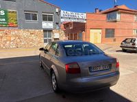 Usado Audi A4 130 CV (95 kW) 2004 Gris / plata Berlina