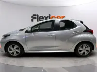 Usado Toyota Yaris Hybrid Active 116 CV (85 kW) 2025 Gris Berlina