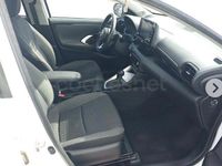 Usado Toyota Yaris Hybrid Active 116 CV (85 kW) 2022 Blanco Berlina