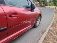 Usado Peugeot 207 90 CV (66 kW) 2006 Rojo Berlina