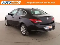 Usado Opel Astra Innovation 131 CV (96 kW) 2014 Negro Berlina