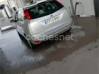 Usado Ford Focus Ambiente 90 CV (66 kW) 2002 Gris / plata Berlina