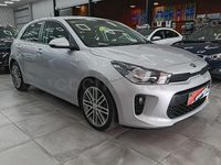 Usado Kia Rio 84 CV (61 kW) 2017 Gris / plata Berlina