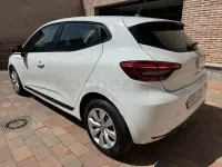Usado Renault Clio V Business 100 CV (73 kW) 2022 Blanco Berlina