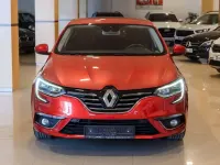 Usado Renault Mégane IV Bose Edition 129 CV (94 kW) 2016 Rojo Utilitario