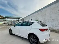 Usado Seat Leon Style 130 CV (95 kW) 2018 Blanco Berlina