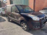 Usado Fiat Doblò Dynamic 90 CV (66 kW) 2011 Burdeos Monovolumen