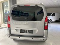 Usado Peugeot Partner Tepee Active 120 CV (88 kW) 2016 Gris / plata Monovolumen