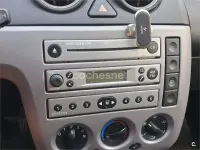 Usado Ford Fiesta Trend 90 CV (66 kW) 2005 Gris / plata Utilitario