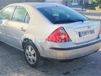 Usado Ford Mondeo Ghia 130 CV (95 kW) 2005 Gris / plata Berlina
