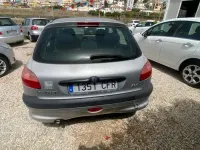Usado Peugeot 206 109 CV (80 kW) 2003 Gris Utilitario