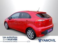Usado Kia Rio 84 CV (61 kW) 2015 Rojo Berlina