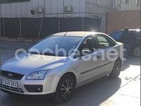 Usado Ford Focus Trend 100 CV (73 kW) 2005 Gris / plata Berlina