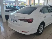 Usado Skoda Octavia Ambition 150 CV (110 kW) 2021 Blanco Berlina