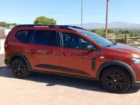 Usado Dacia Jogger Extreme 100 CV (73 kW) 2022 Marrón Monovolumen