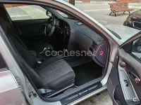 Usado Hyundai Elantra GLS 107 CV (78 kW) 2002 Gris / plata Berlina