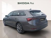 Usado Skoda Octavia Selection 150 CV (110 kW) 2025 Gris / plateado Familiar