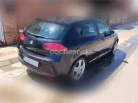 Usado Seat Leon Reference 125 CV (91 kW) 2010 Negro Utilitario