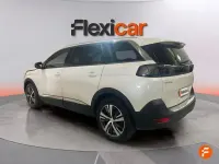 Usado Peugeot 5008 Allure 136 CV (100 kW) 2024 Blanco SUV