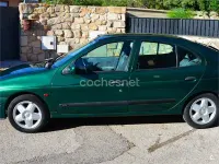 Usado Renault Mégane Authentique 110 CV (80 kW) 2001 Verde Berlina