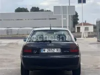 Usado Audi A3 Ambition 110 CV (80 kW) 1999 Azul Utilitario