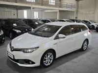 Usado Toyota Auris Hybrid Active 136 CV (100 kW) 2016 Blanco Familiar