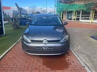 Usado VW Golf VII Advance 115 CV (84 kW) 2019 Gris / plata Berlina