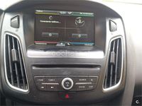 Usado Ford Focus Titanium 120 CV (88 kW) 2015 Gris / plata Berlina