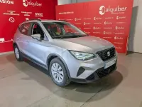 Usado Seat Arona Style Plus 110 CV (80 kW) 2022 Gris / plata SUV