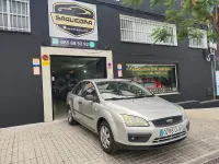 Usado Ford Focus Trend 100 CV (73 kW) 2006 Gris / plata Berlina