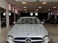 Usado Mercedes A180 116 CV (85 kW) 2020 Gris Berlina